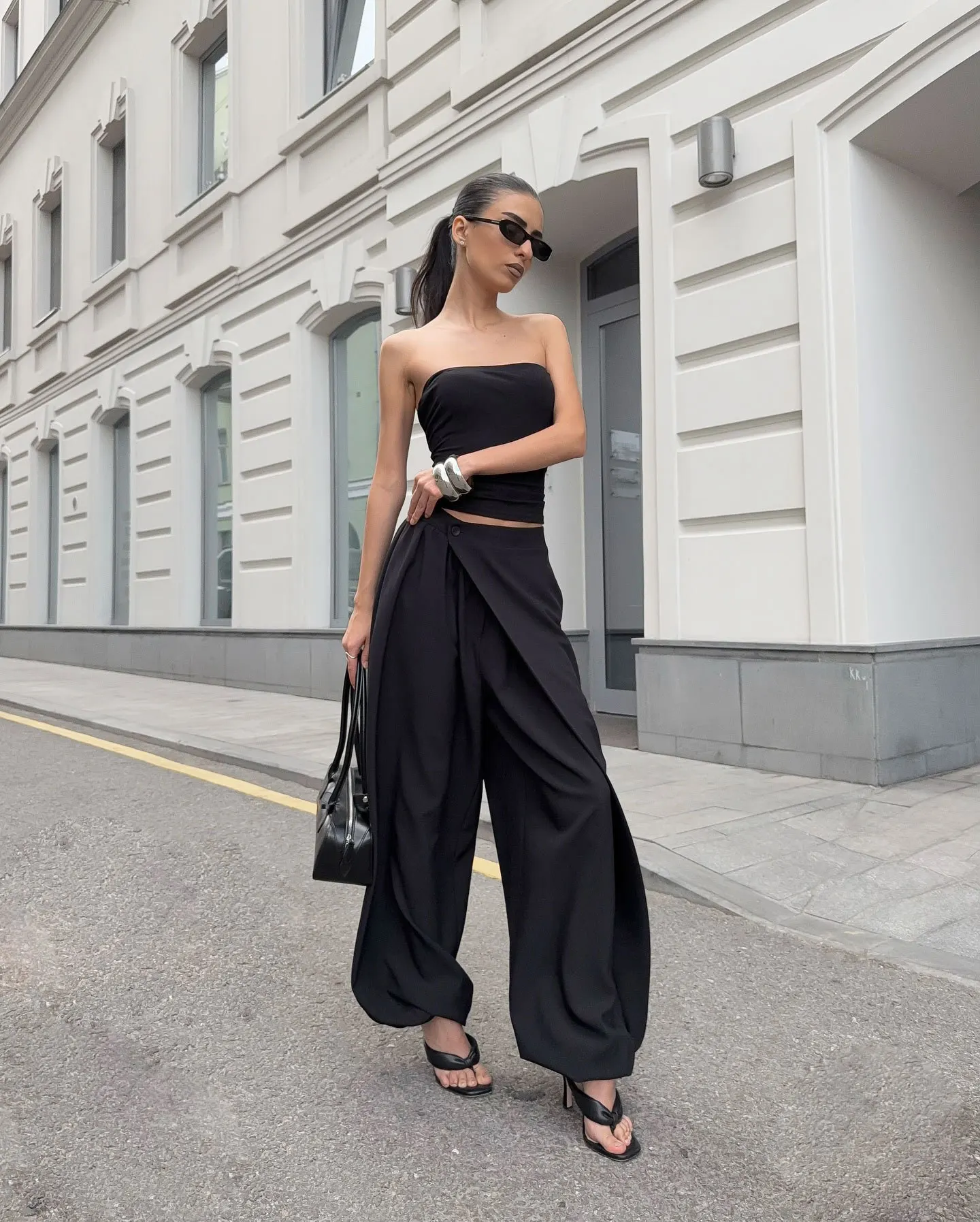 Hochgeschnittene Damenhose, Trendige Schwarze Streetwear, Unregelmäßige Lose Passform, Knopfverschluss, Laternenhose, Vielseitige Pendlerhose für Damen – Detail 3