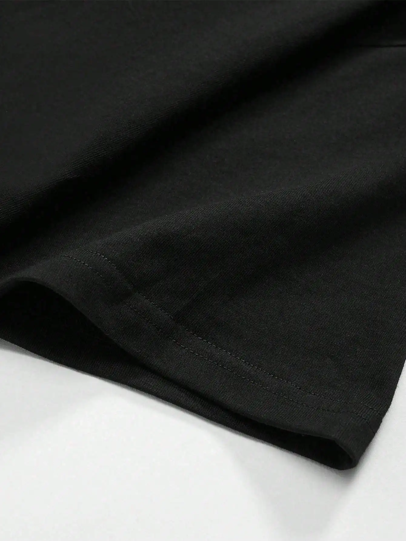 تي شيرت رجالي برسومات كالفين وهوبز باللون الأسود كاجوال برقبة دائرية وأكمام قصيرة من القماش المحبوك بتصميم كرتوني مرح متوسط التمدد