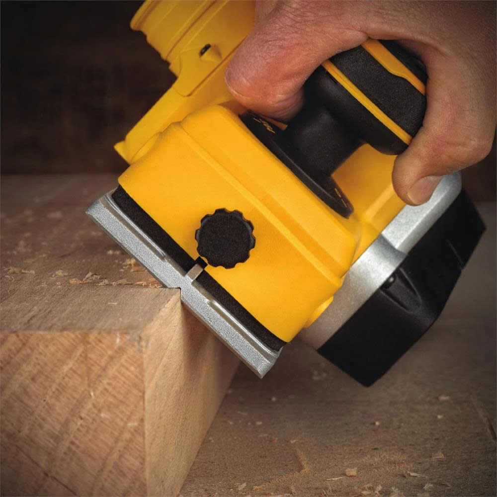 DeWALT Cordless Electric Planer Rechargeable DCP580 20v 15000pm Cut Width 82mm Depth 2mm SipeDepth 9mm Universal 18v Battery