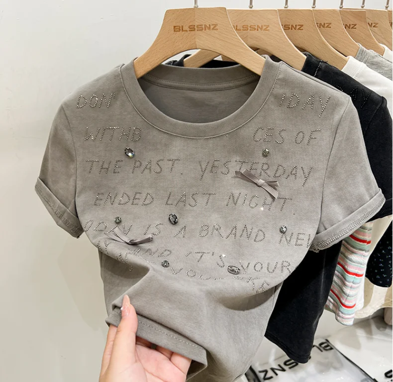 2025 Summer New Women's Heavy Embroidery Hot Drilling T Shirts Letter Bow Shoulder round Neck Loose Short Sleeves T-shirt w1262