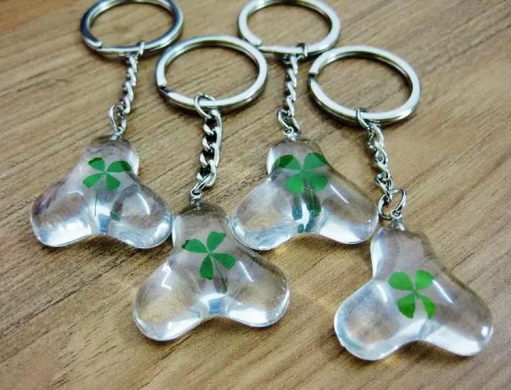 30 pcs  Fashion keychain Charm Real Dried four leaf clover Transparent shamrock  Jewelry  ym