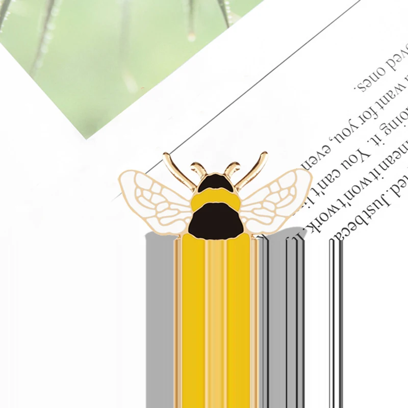 Clothes lapel pin, interesting animal cartoon insect, enamel pin, cute metal bee-
