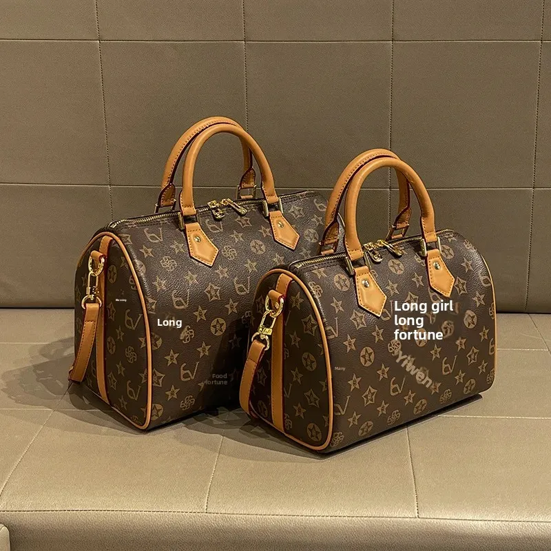 حقيبة نسائية من الجلد الناعم بكتف مزدوج جديد 2025 حقيبة يد على شكل وسادة عتيقة بحزام واحد حقيبة كروس بوسطن