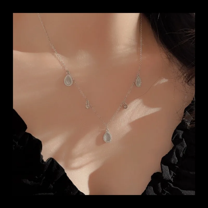 AliExpress جديد شخصية S925 قلادة فضية بسيطة قطرة الماء قلادة المرأة الماس تصميم الأزياء المتخصصة الشعور