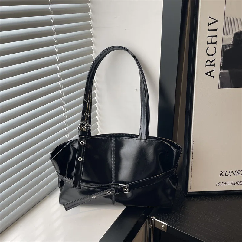 2026 Large Capacity Women's Shoulder Bag Tote Commuter Bag Simple Vintage Cross-Border New Style Bag Versatile Sensation
