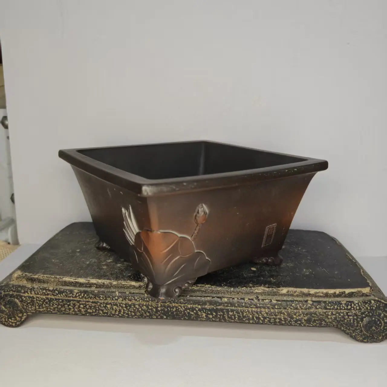 Hand craved High Quality Chinese Lotus Bonsai pot With Cloud feet