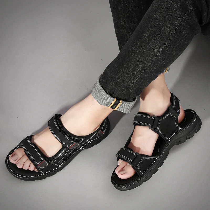 

A pair of casual shoes made of minimalist style, fashionable and versatile. Trendy sports shoes, suitable for couples to wear.