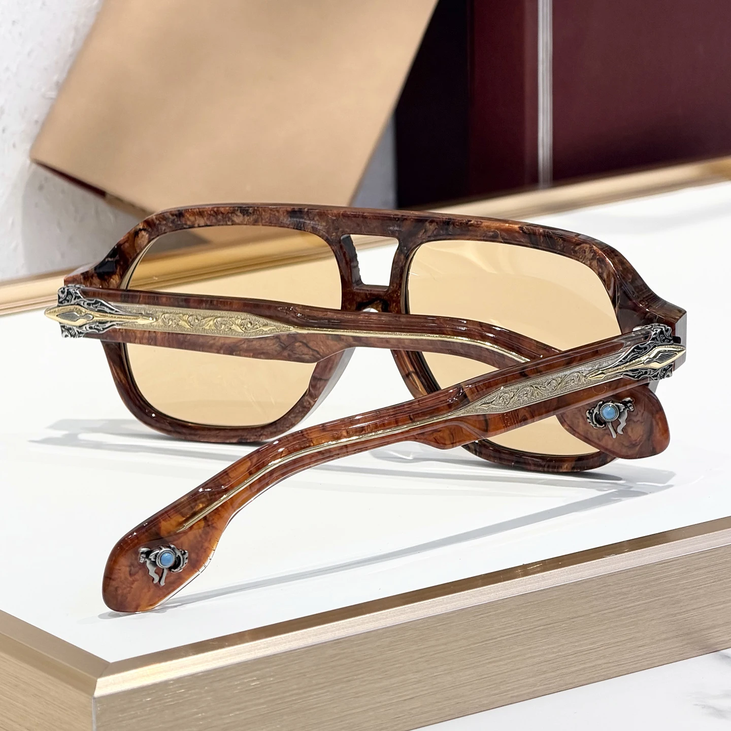 نظارات شمسية برتقالية مربعة مصنوعة يدويًا يابانية فاخرة من WILDORSE للرجال نظارات شمسية للحفلات الواقية من الشمس في الهواء الطلق للنساء بأنماط معدنية