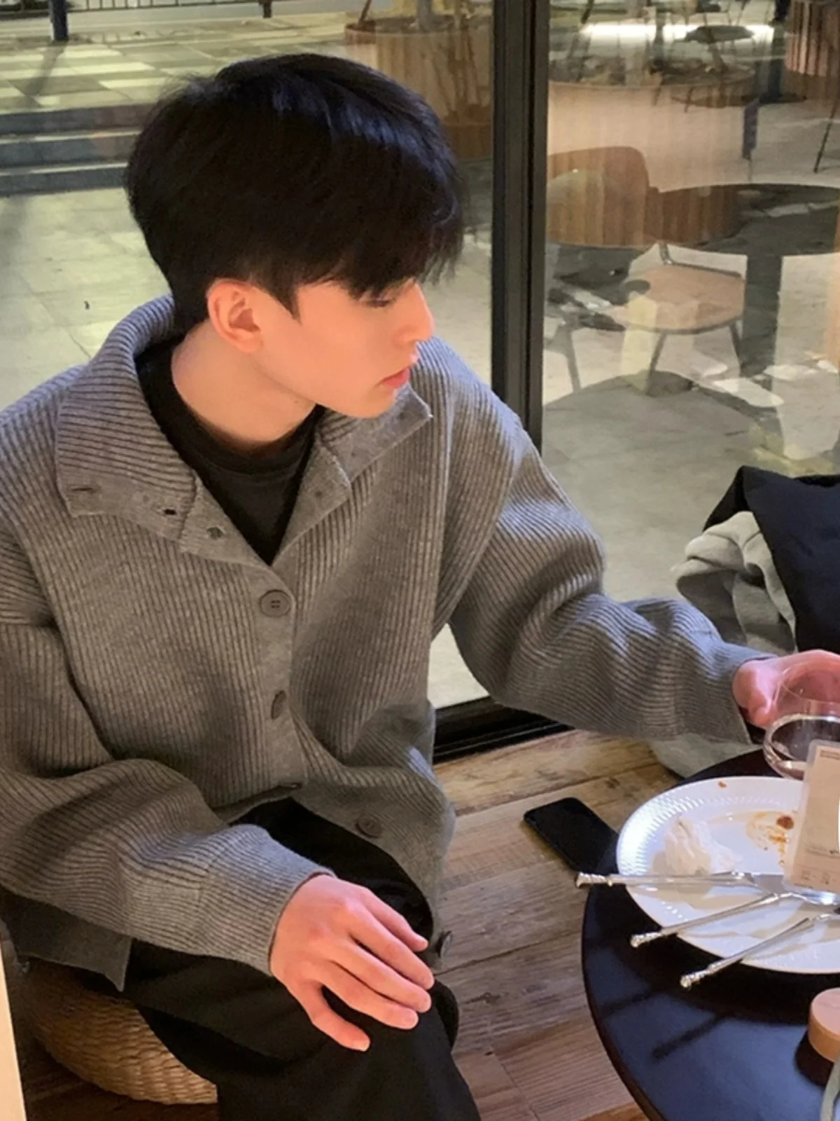 

Мужской вязаный кардиган Deep ey: осенне-зимний, в стиле ретро, японский, молодежный, с воротником, создающий эффектный и стильный образ.