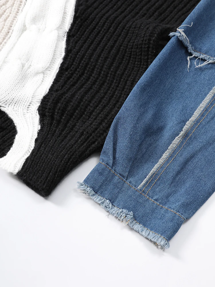 [EAM] Black Denim Color-block Big Size Knitting Sweatshirt New Round Neck Long Sleeve Women Fashion Spring Autumn 2026 CPG6698