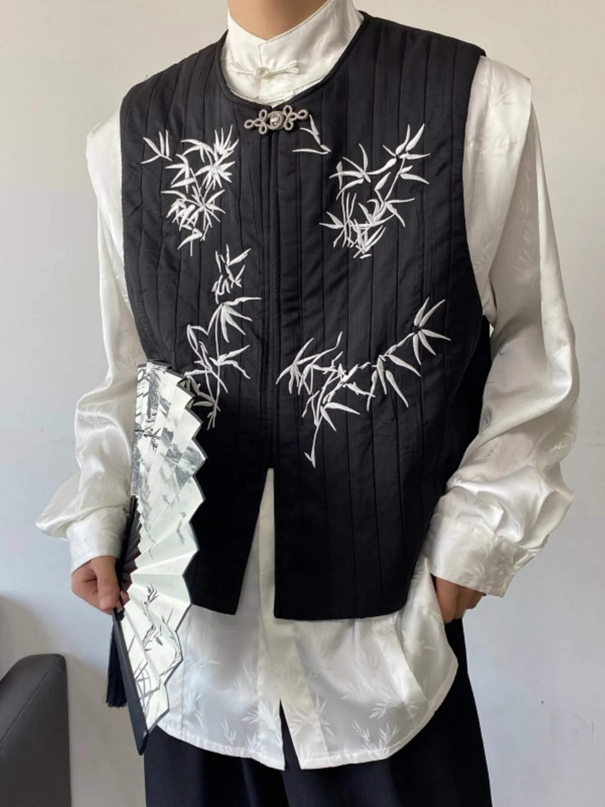 

New Chinese Sle Lightweight Cotton Vest Men's Autumn Winter Faion Retro Button Embroidery Warm oulder Pad Youth Active ...