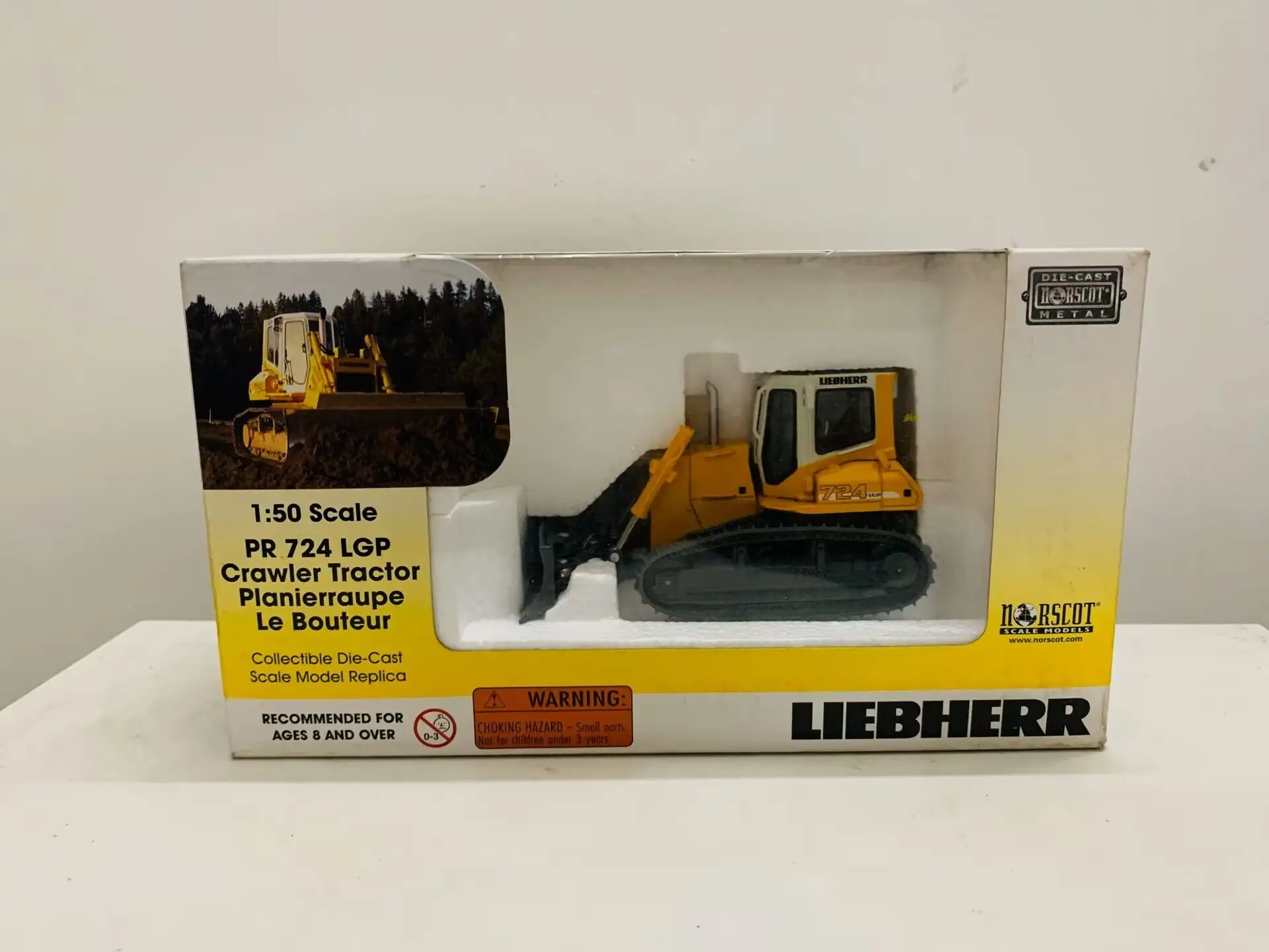 PR 724 LGP Crawler Tractor 1/50 Scale Die-Cast Model 58001