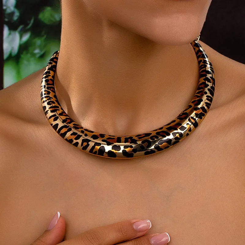 

HQ модное модное ожерелье с подвеской в виде леопарда для женщин, U-образное ожерелье из сплава на ключице, геометрическое колье, ювелирные аксессуары, подарки