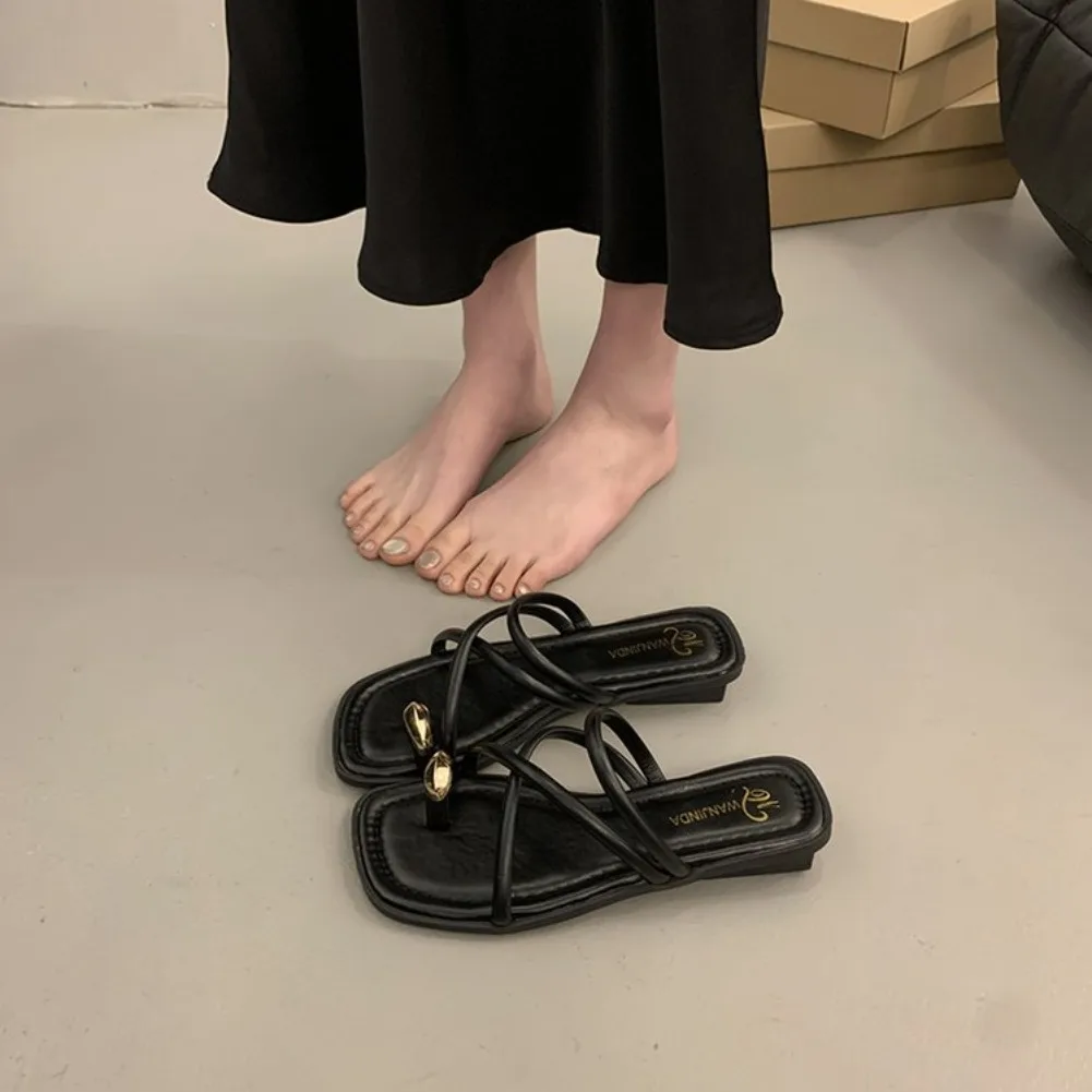 Stylische Damen-Sandalen mit Kreuzriemen, bequeme, leichte Zehenriemen-Strandschuhe mit lässigem, einfarbigem Design für den Sommer – Detail 3