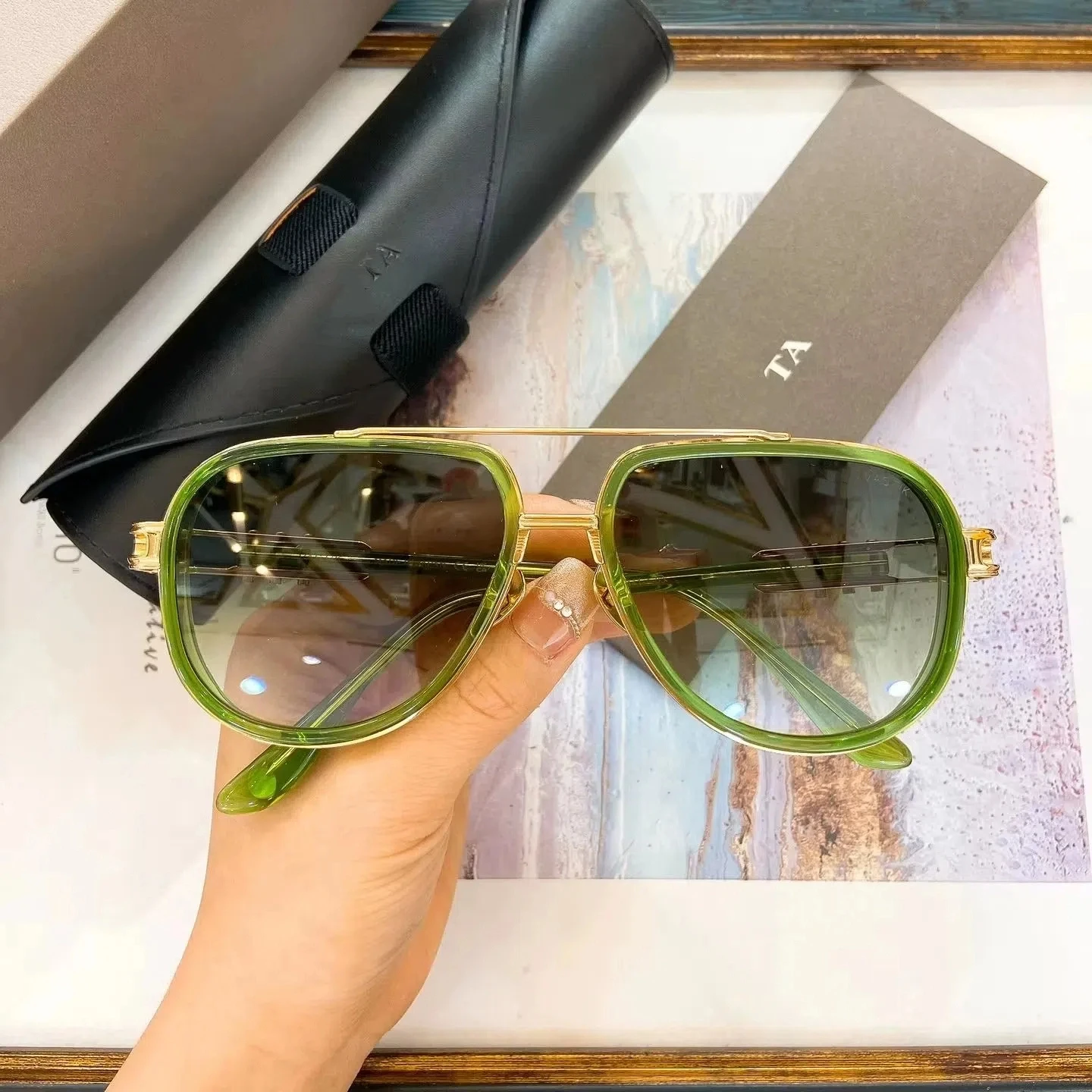 

Authentic For DIYTA DT DTS441-A Gradient Driving Anti-Glare Men Women Sun Glasses Leisure Popular Male Couple Eyewear With Box