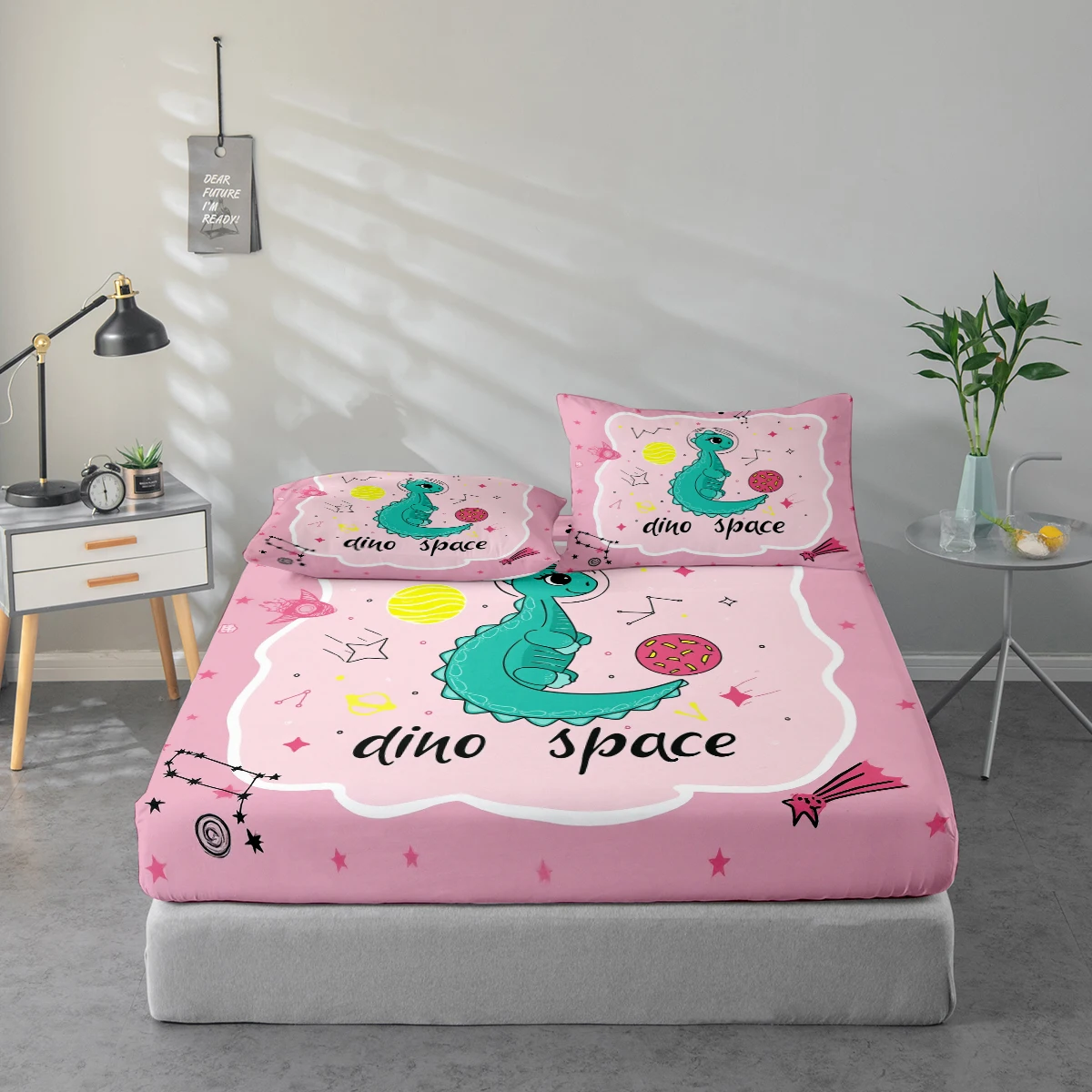Dino Space Printed Pattern Bed Sheet Set, Mattress Protector and Pillowcase Combination, High-Definition Printed Bed Sheet Set Includes 1 Fitted Sheet + 1 or 2 Pillowcases (60*100cm and 72*132cm Are 1 Pillowcase, the Rest of the Sizes Are 2 Pillowcases), Suitable for Bedroom and Guest Room, Ultra-Soft Polyester Bedding, Machine Washable, Can Be Used in All Seasons