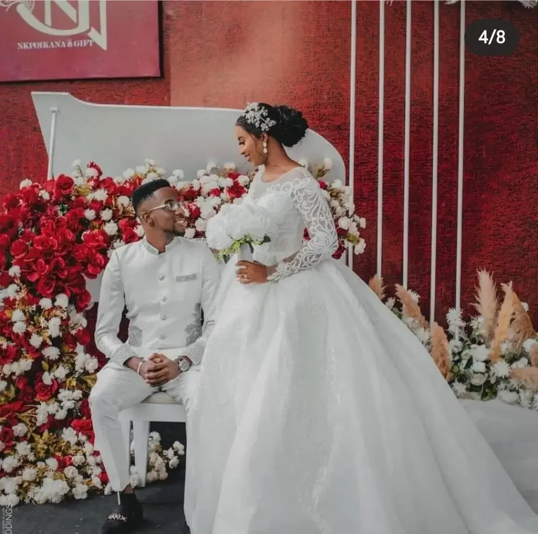 Customized New Fashion High Quality Bridal Lace Hollow Out Long Sleeve Trailing Custom Wedding Dress 2025