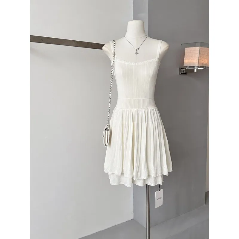 Mini abito estivo in maglia stile bambola con scollo rotondo e maniche corte