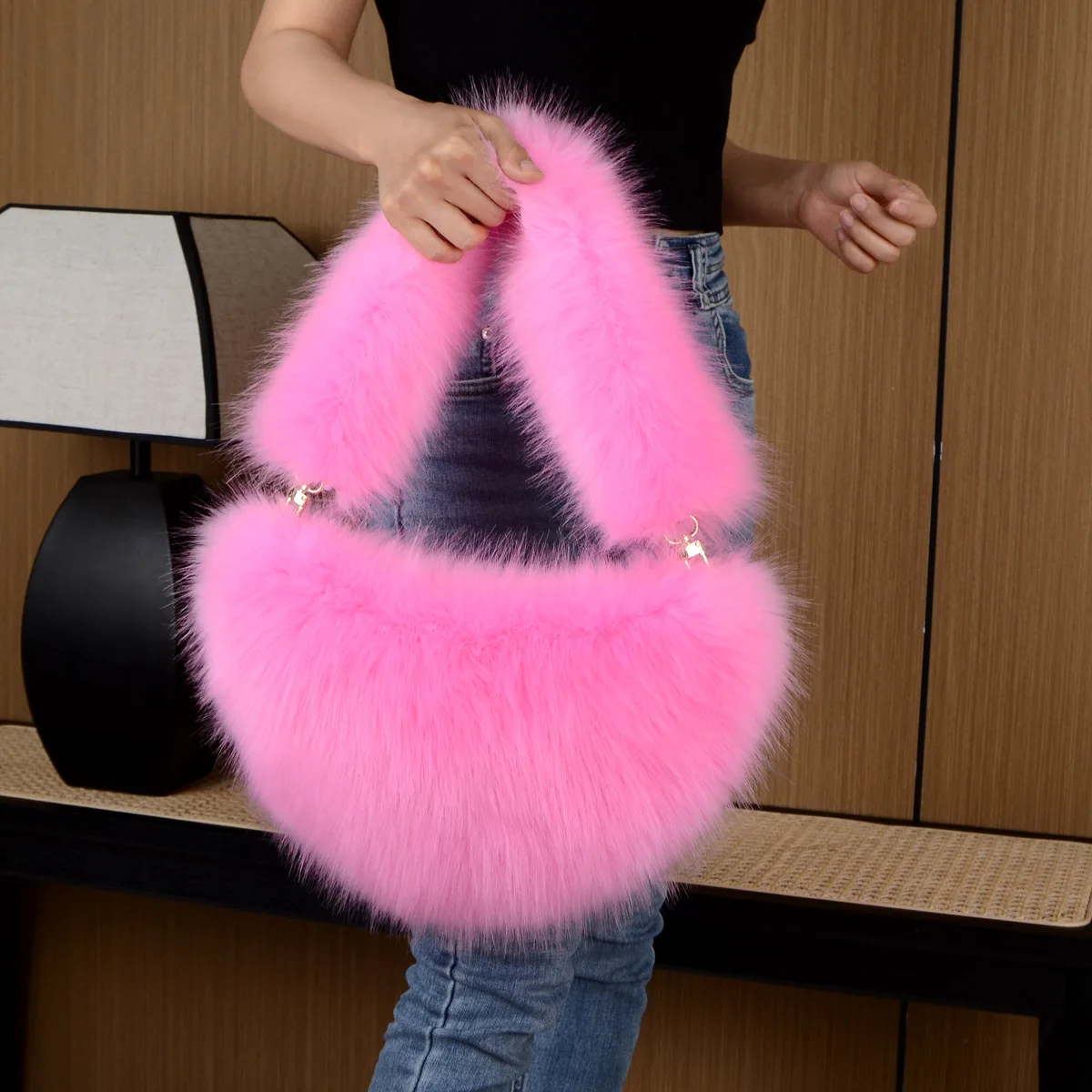 Trendy Designer Soft Faux Fur Heart Shaped Shoulder Bags Totes Women Handbag and Purses  2023 New Plush Tote Bags Clutches