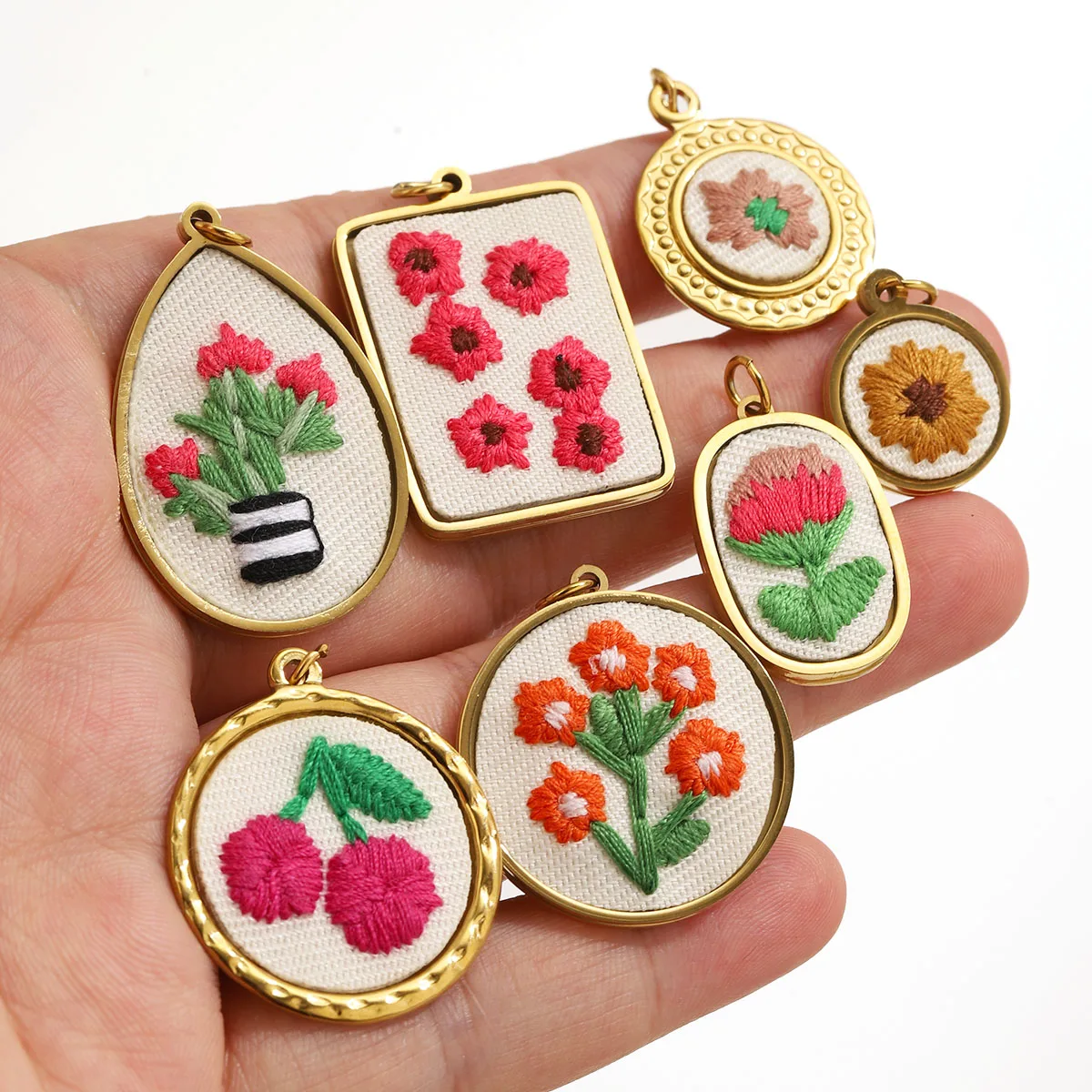 1 Stück Mehrfarbige Blumen-Bestickte Anhänger aus 304 Edelstahl, 18K Vergoldet, Geometrische Anhänger für DIY-Schmuckherstellung
