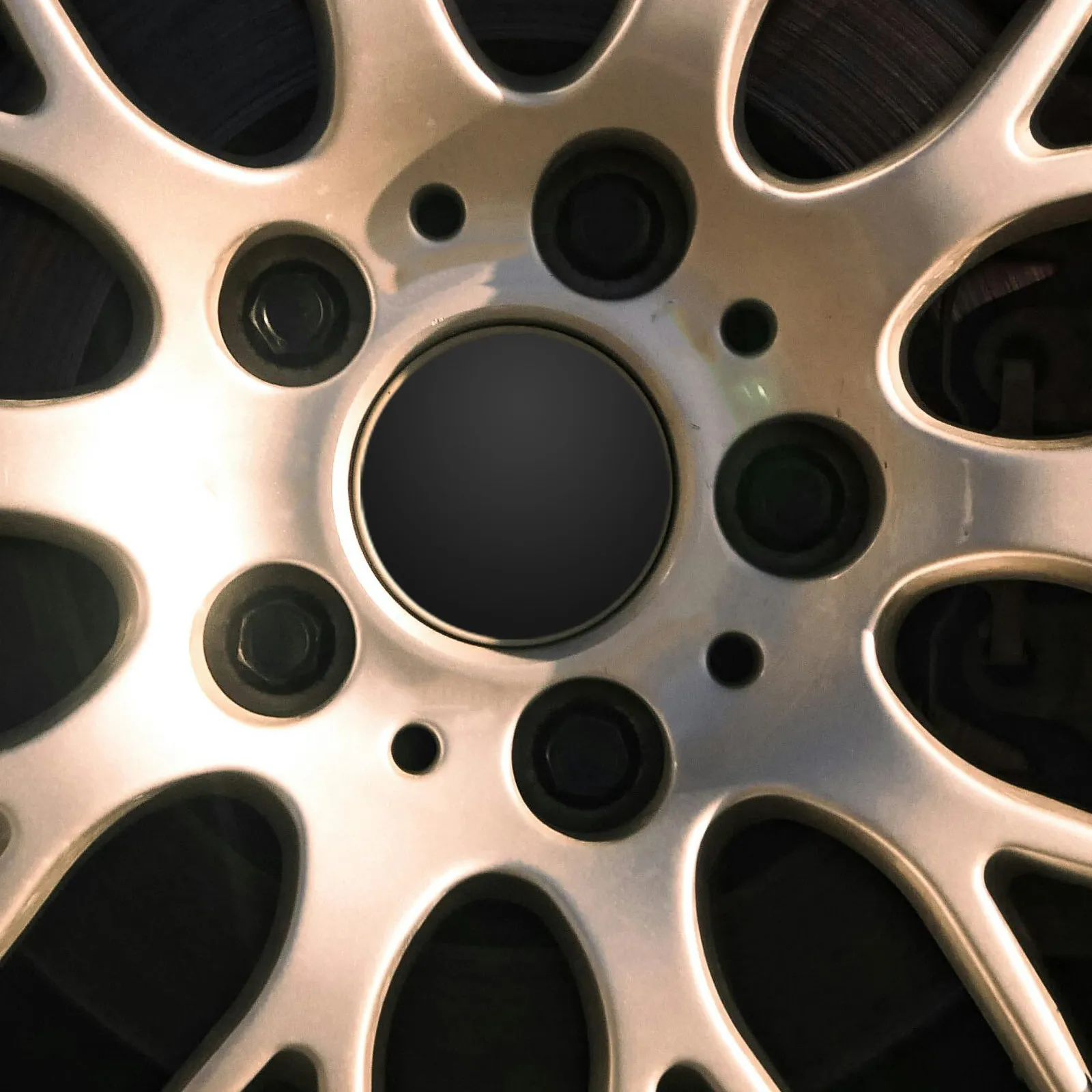 

4pcs Wheel Hub Decals 5.5 Inch Round Car Center Cap Stickers Durable Decorative Hubcap For Auto Rim Decoration Hub Stickers For