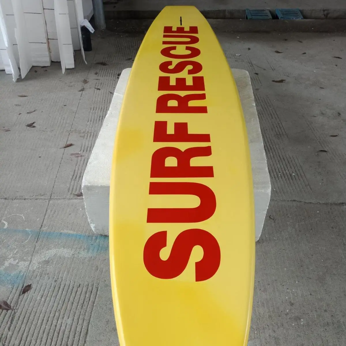 Lightweight Durable Surfboard with Stable Performance for Beginners and Advanced Riders in Ocean Waves