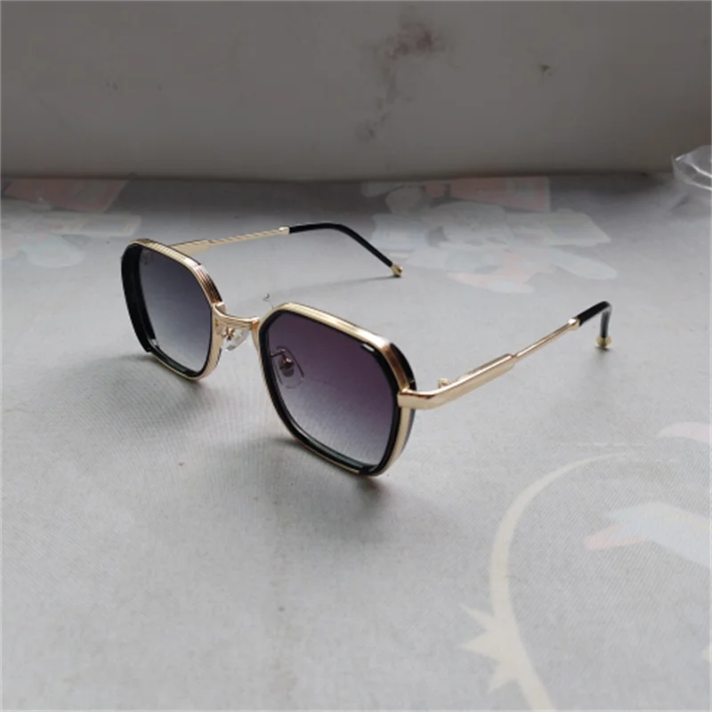 

Pure metal frame square business glasses for men and women, casual sun visors for both men and women, luxurious and fashionable