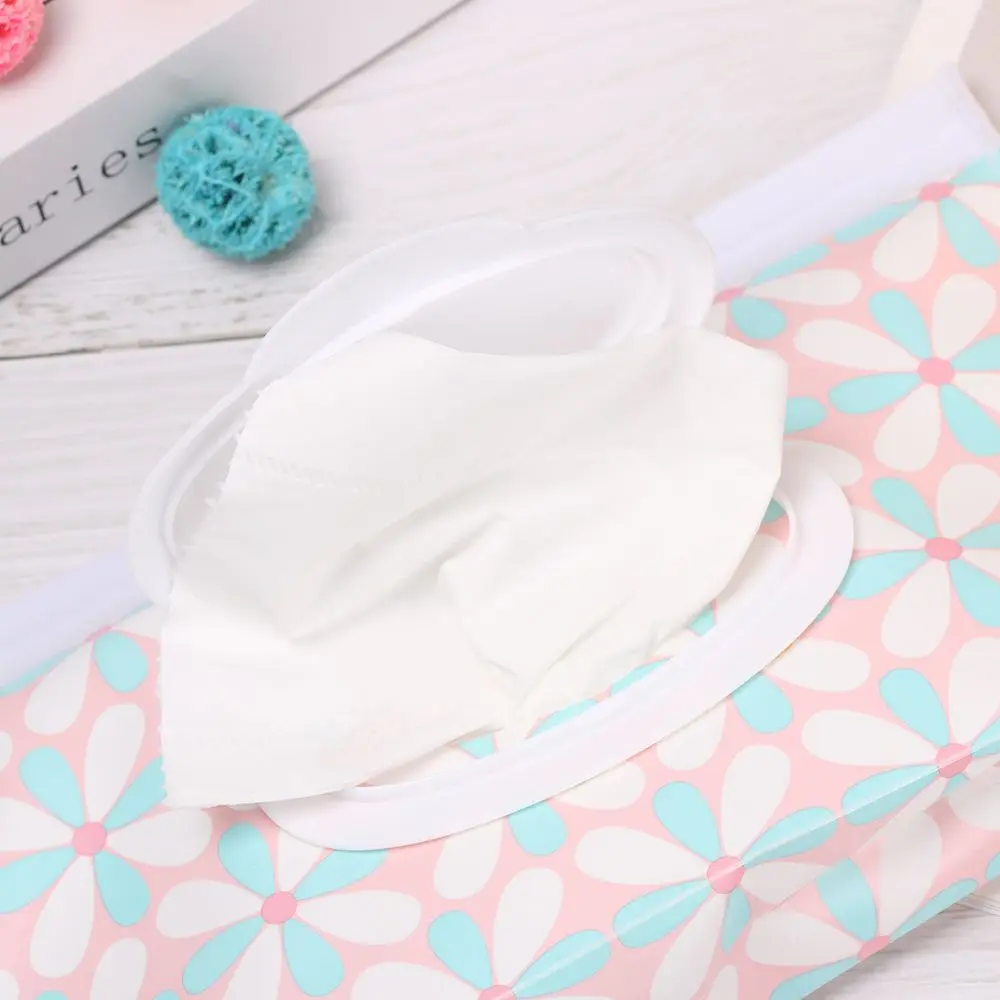 1pcs Cute Fashion Carrying Case Flip Cover Baby Product Snap-Strap Cosmetic Pouch Wet Wipes Bag Stroller Accessories Tissue Box