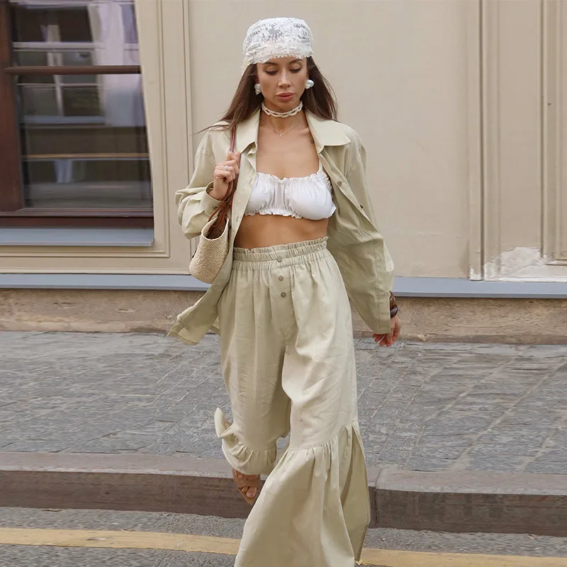 

Женский модный комплект: однобортная рубашка с отложным воротником и плиссированные брюки-клеш, однотонный костюм, осень 2026, уличная мода для женщин