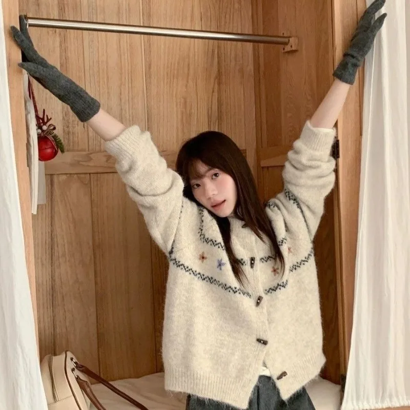 

Винтажный вязаный женский кардиган, мягкий, приятный для кожи, с вышивкой, свободный дизайн, свитер на пуговицах, пальто, повседневный повседневный уличный трикотаж, свитер