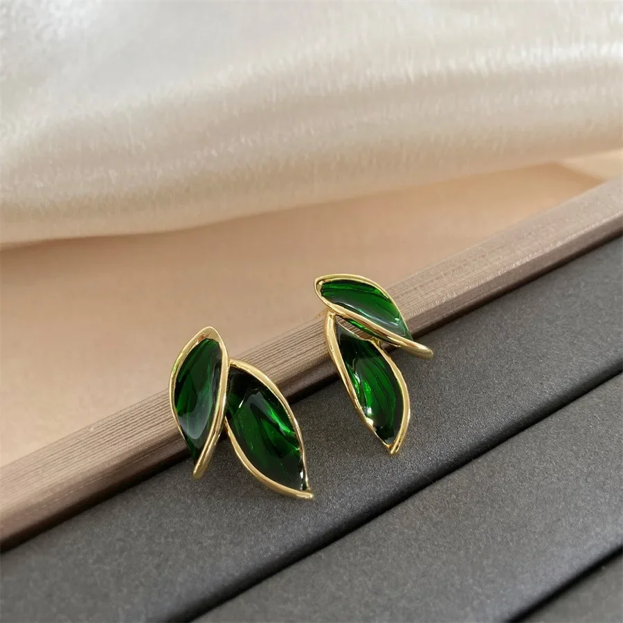 Exquisite Green Color Maillard Leaf Stud Earrings Women Korean Design Enamel Brincos Jewelry Birthday Friend Christmas Gift