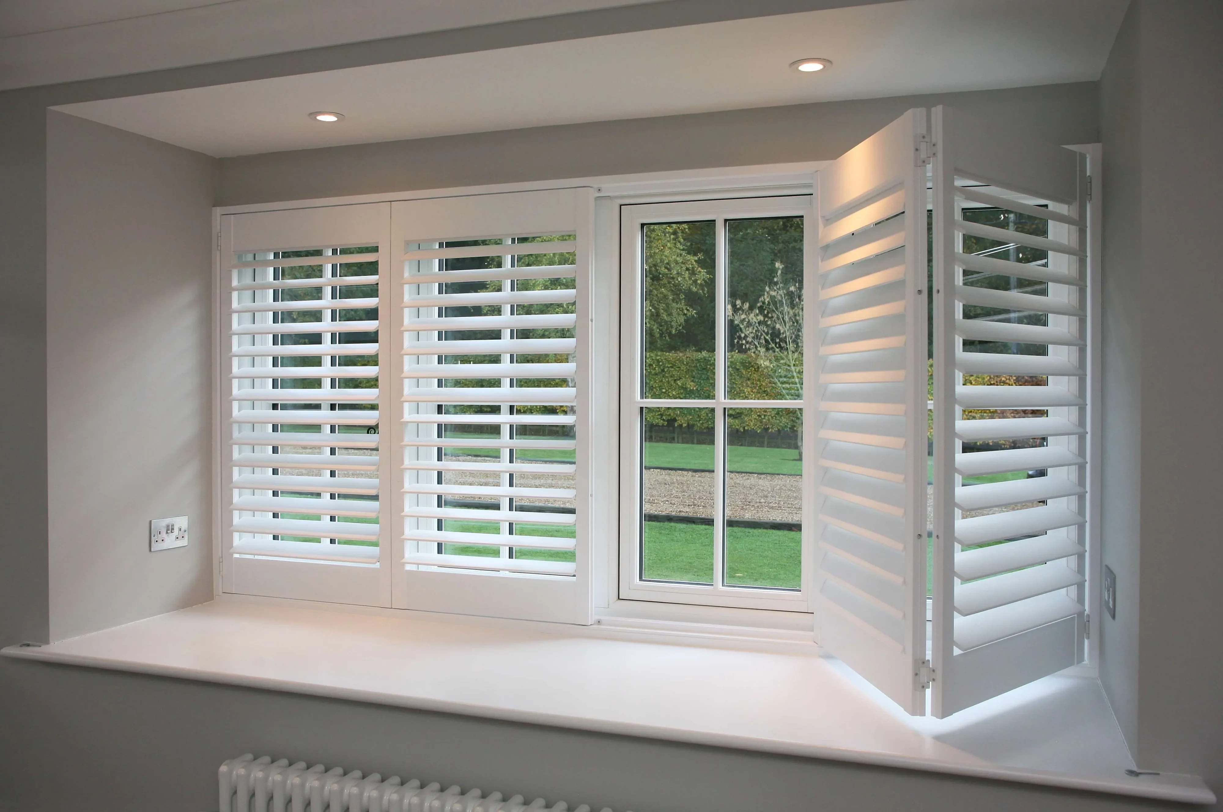 yyhcEuropean Style Modern Design Door Window Movable Louver Wooden Plantation Shutters