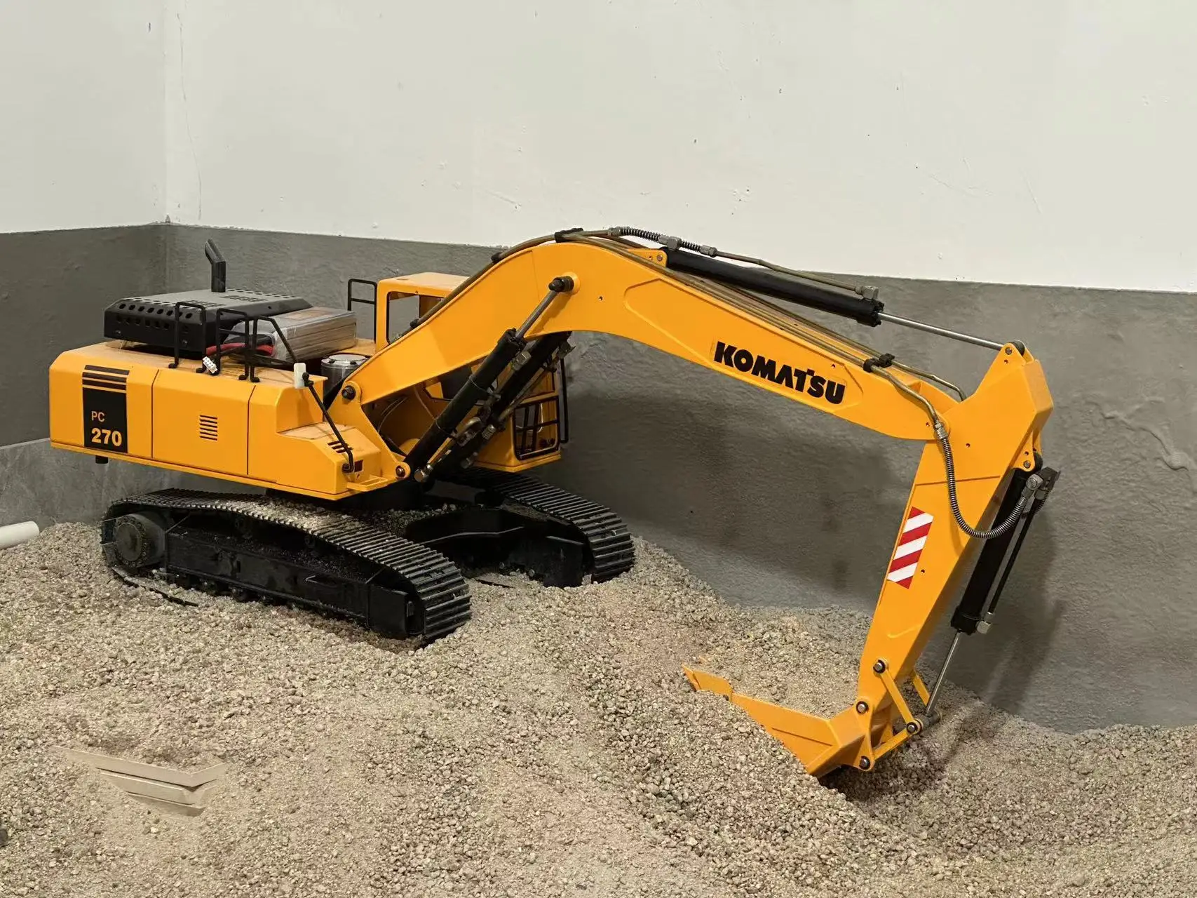 Sample Promotion! 1/12 RC Model Hydraulic Excavator PC270 Certified by CE