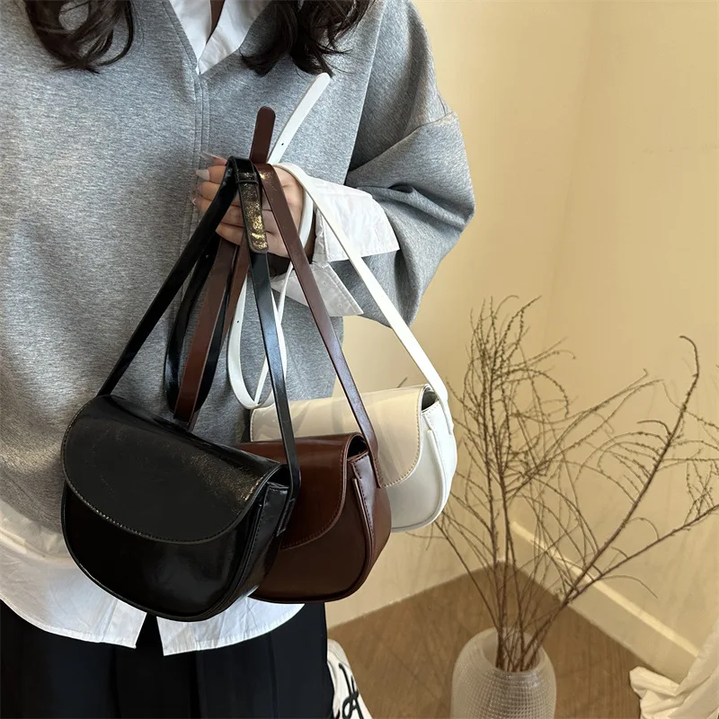 

2025 Summer Womens Fashion Bag Casual Stylish Shoulder Crossbody Purse Minimalist Trendy High End Handbag for Daily Use