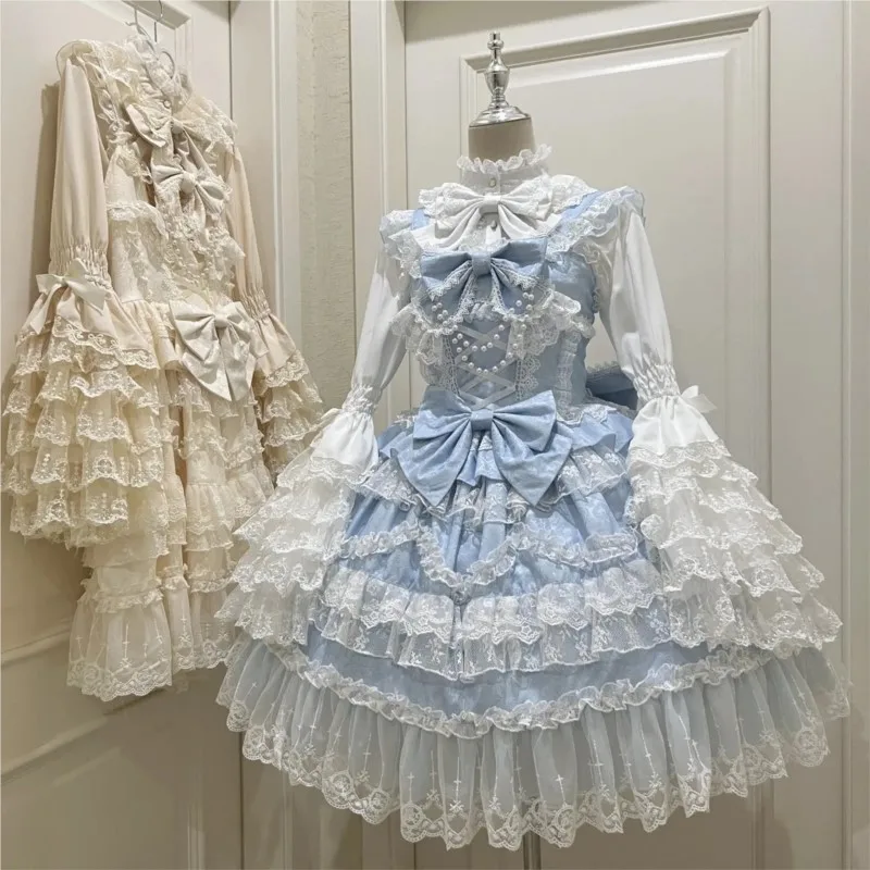 

New fashionable and form-fitting wedding dress