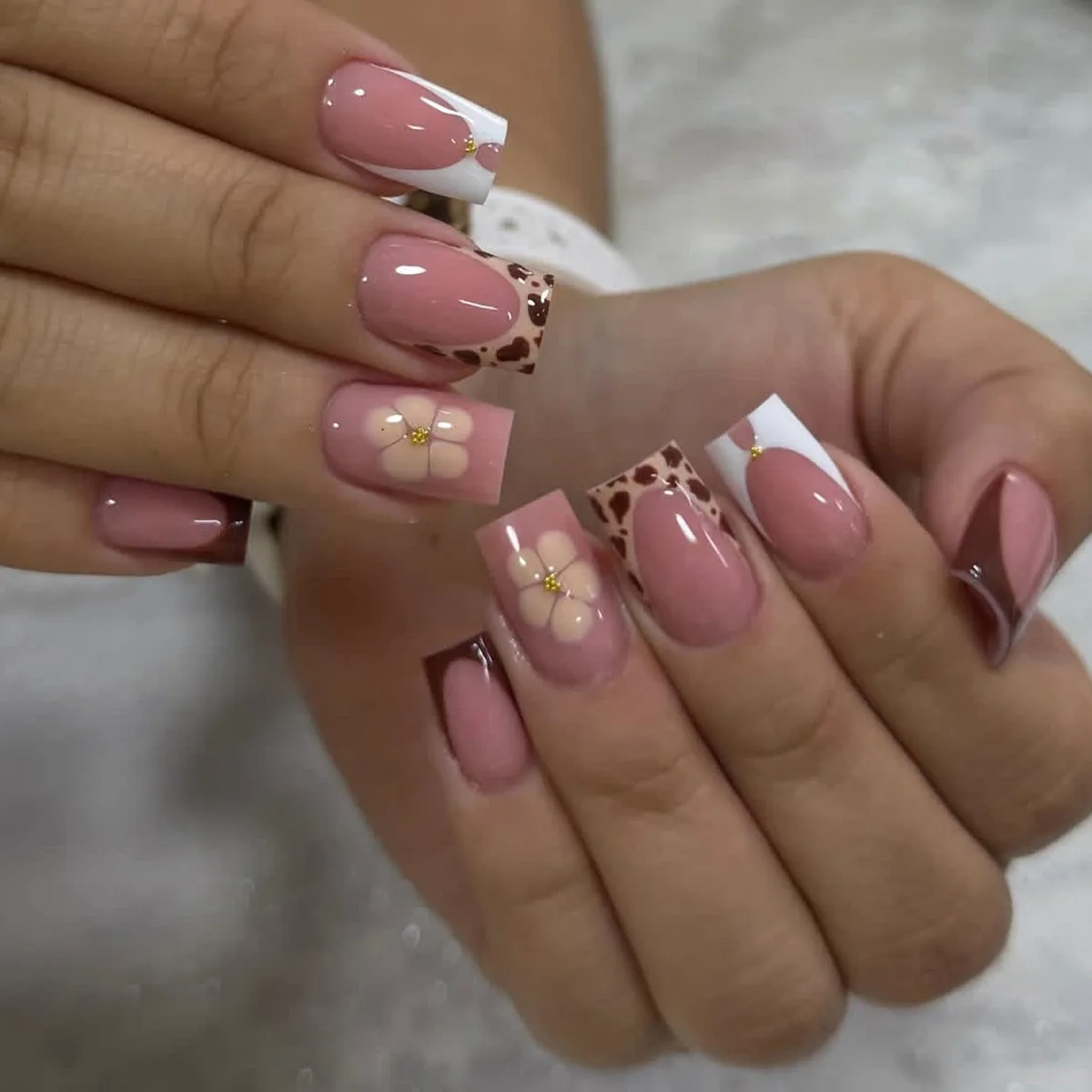 24Pcs Bow Diamond Square Press on Nails Leopard Print French with Pink Lines Design Stick on Finished Fake Nails Spicy Girl Nail