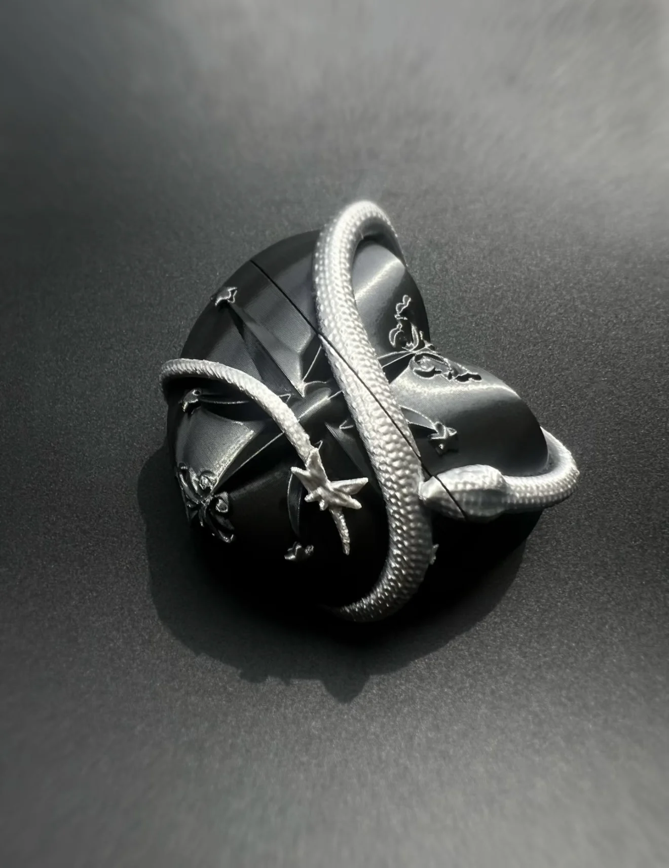 

Black Silver Snake Heart-shaped Earphone Case, suitable for AirPods. Original design of the series.