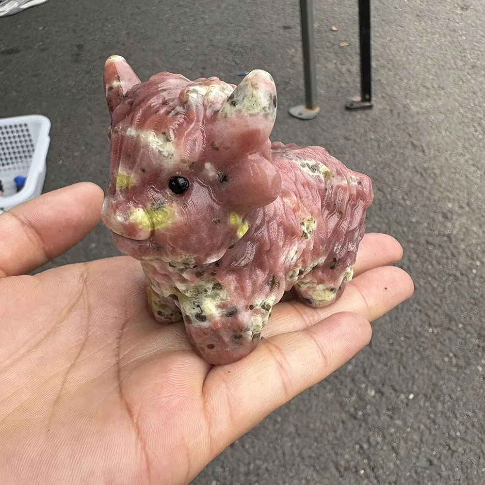 Peach Blossom Stone Highland Cow Figurine - 8cm Hand-Carved Crystal Farm Animal Statue with Inlaid Eyes for Collectible De