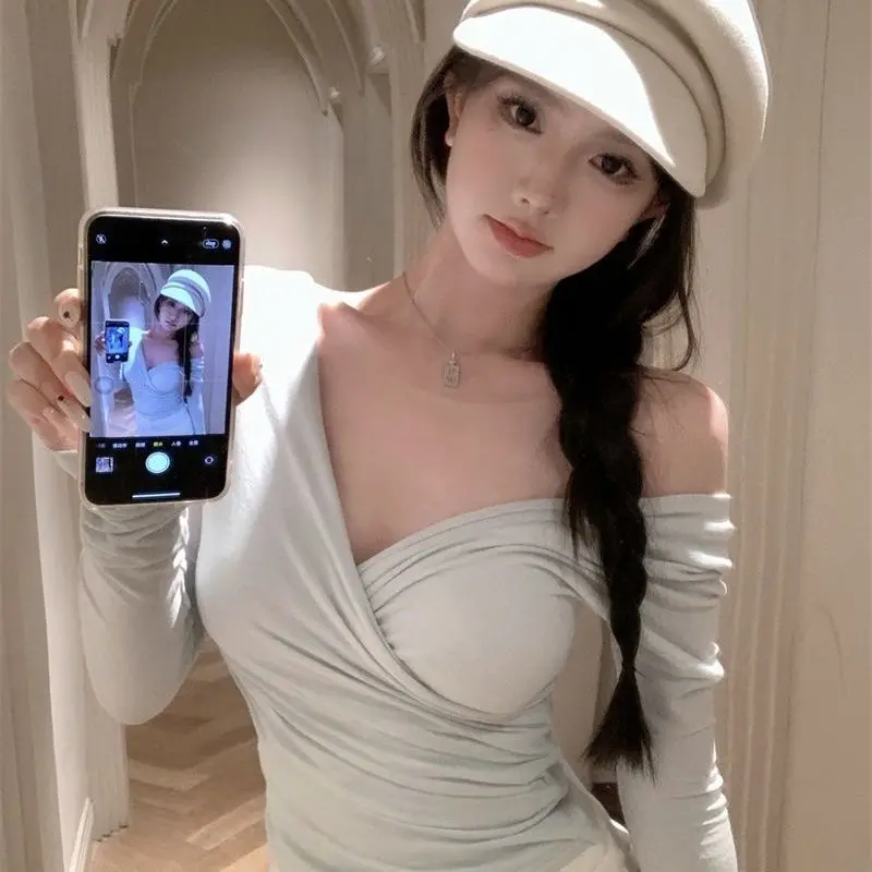 Hot Girl Temperament Cross Long-sleeved T-shirt for Women Slim 2025 Autumn Short Hot New Pleated Base Shirt Top