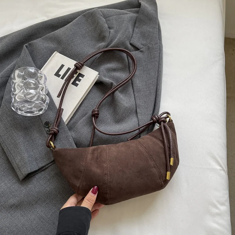 

New Korean Version of Niche Croissant for Women, Cute and Casual Crossbody Bag, Daily Commuting Phone Bags