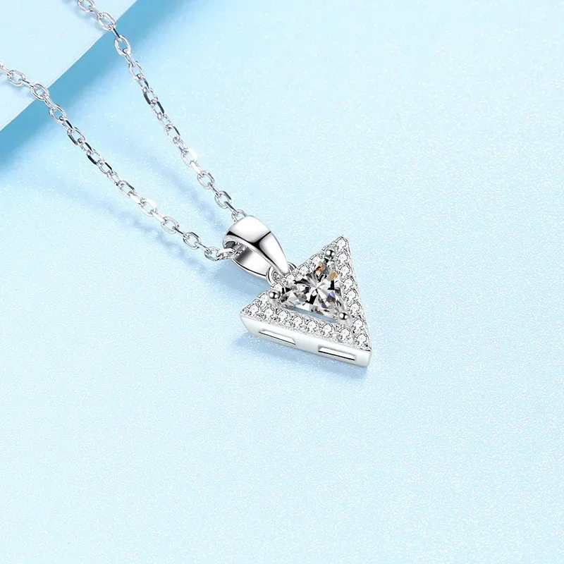 Fashion Pt950 Sparkling Diamond Pendant Chain, 0.5-1 Carat Triangle Moissanite Cluster Platinum Necklace for Women Fine Jewelry