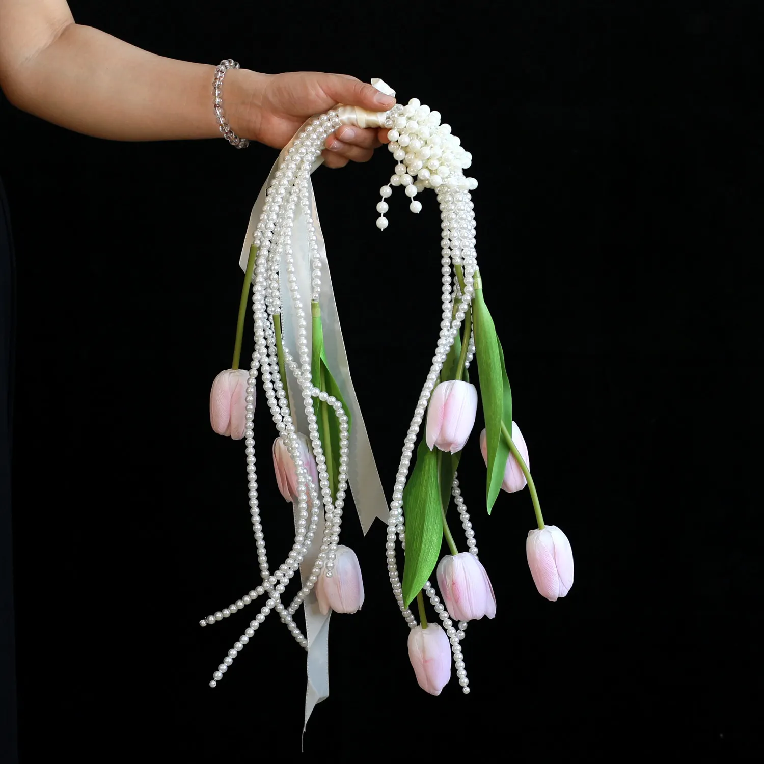 

Bride, pearl simulation, tulip waterfall, bouquet of flowers, wedding dress, photo studio, shooting props, girlfriend gifts