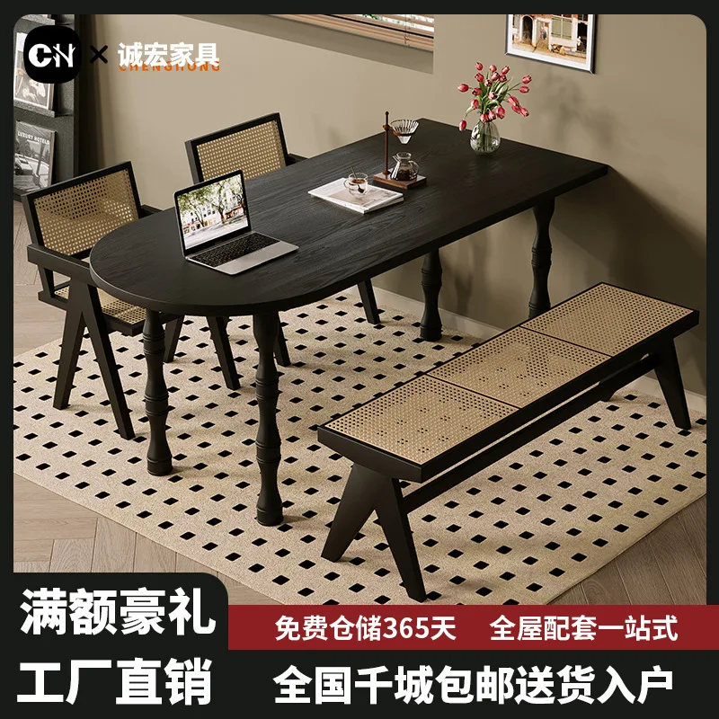 Tavolo da pranzo per la casa