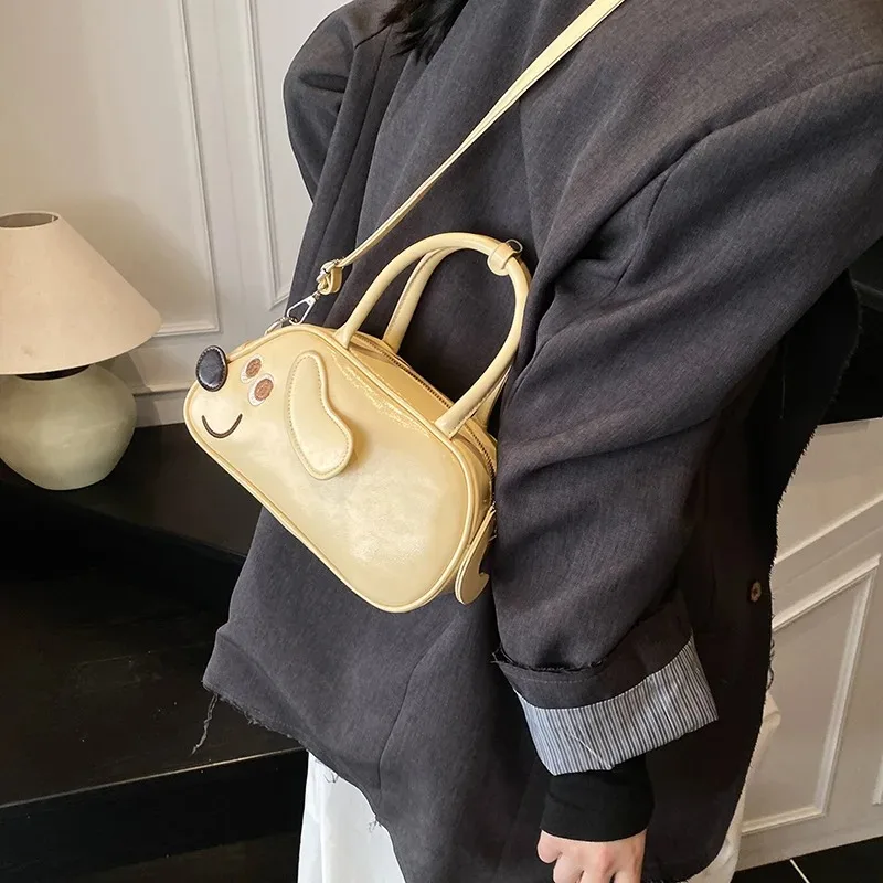 Borsa a tracolla retrò a forma di cartone animato: stampa giocosa di bassotto, tracolla e portatile in pelle vegana, essenziale primaverile