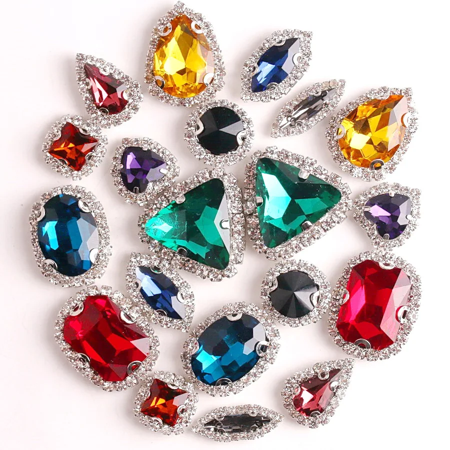 Silberne Sonnenblumen-Krallenfassungen, 10 Formen, gemischte Glaskristalle in Klar- und Jelly-AB-Farben mit Strass-Kette zum Aufnähen. – Detail 4