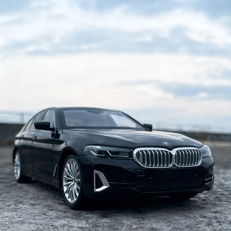 

1:24 BMW 530LI 5 серии 530i, модель роскошного автомобиля из сплава, литая под давлением металлическая модель автомобиля, высокая имитация звука и света, детская игрушка в подарок