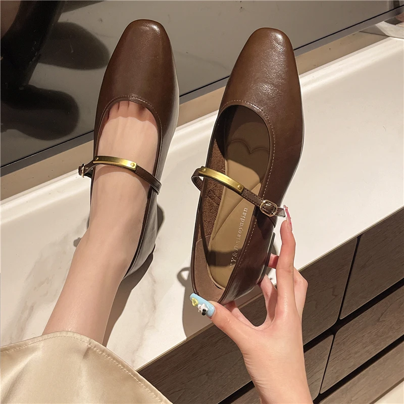 

Летние дизайнерские шлепанцы, женская модная обувь на низком каблуке, женские элегантные вечерние платья, шлепанцы, сандалии, весна-осень 2026