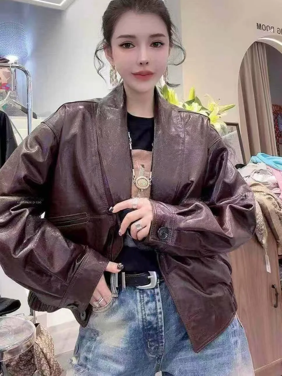 

Новая женская куртка-косуха из натуральной овчины 2026 года с круглым воротом, длинными рукавами и застежкой-молнией