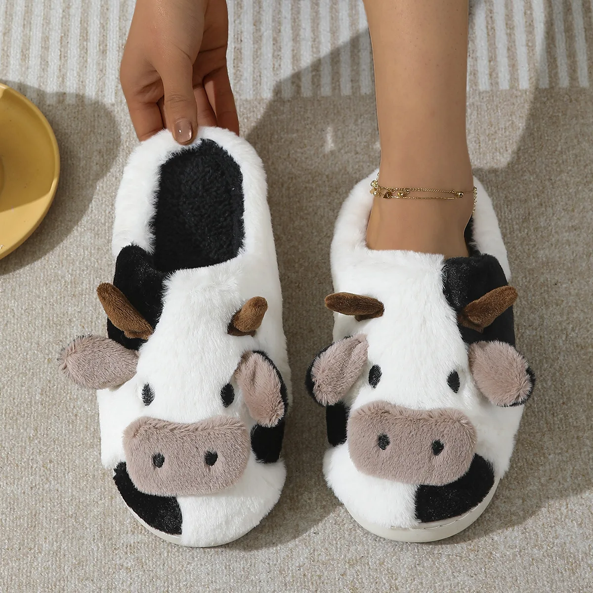 Cute Cow Plush Slippers Women Winter Warm Indoor Home Shoes Non-slip Soft Sole Cartoon Animal Fuzzy Slides Large Size Footwear