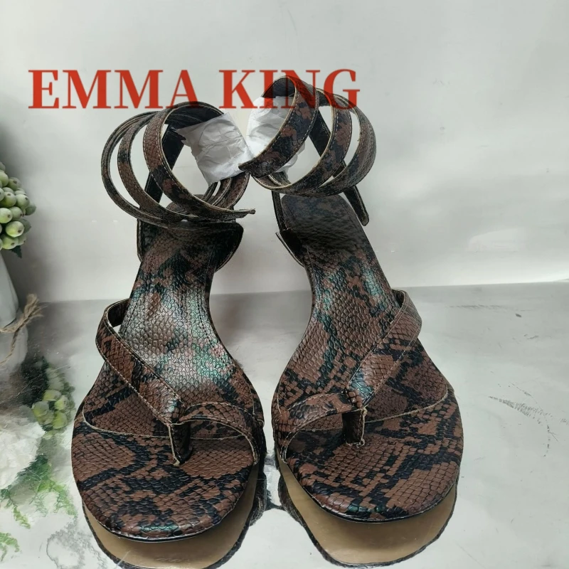 خمر الأفعى نمط الكاحل التفاف الصنادل أزياء النساء الكاحل الرياح رقيقة أحذية عالية الكعب الفاخرة تصميم الصنادل المرأة مضخات